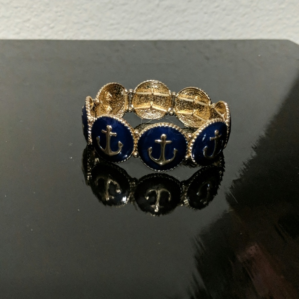 Anchor bracelet